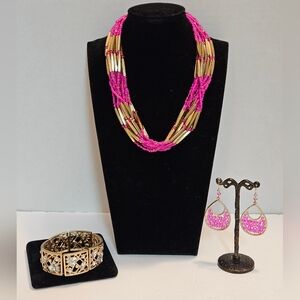 Seed Bead Necklace Set In Pink & Gold Tone